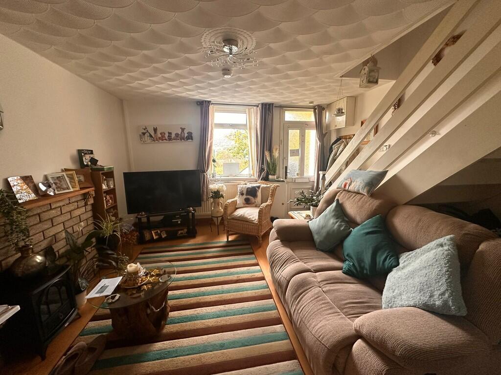 House in Aberdare, Aberaman North - View 2