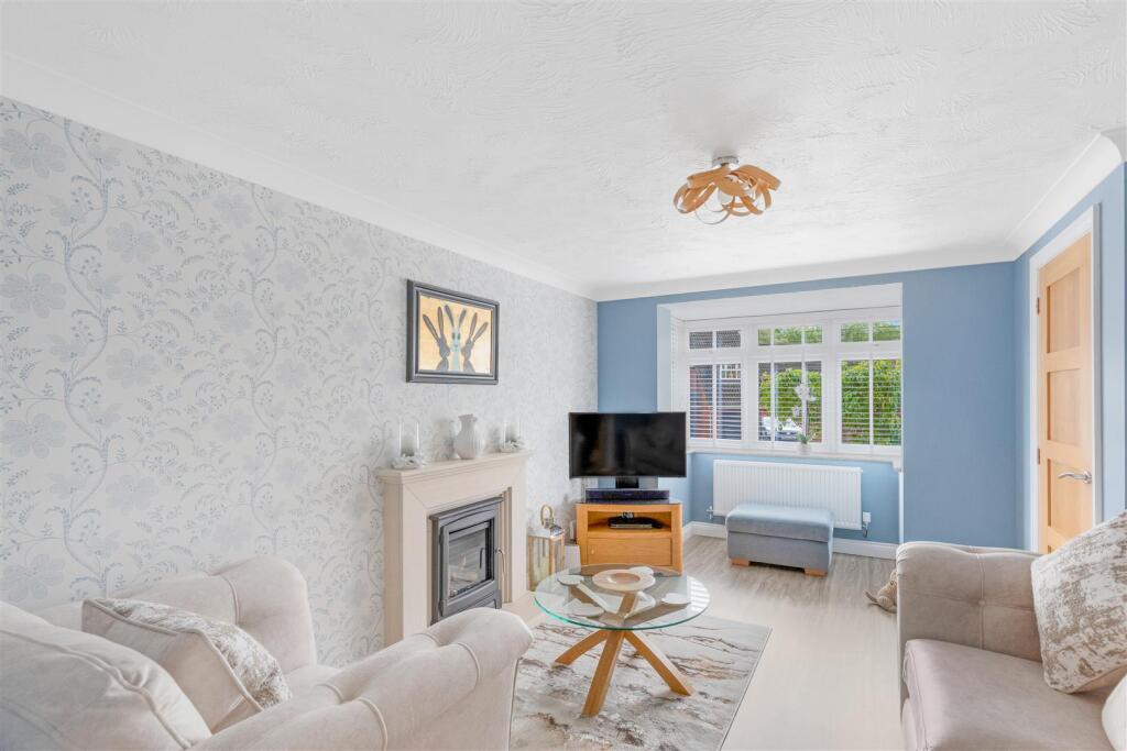 Hollands Drive, Burton Latimer photo 3