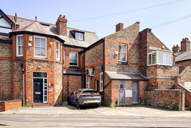 retail unit to let in Hale, Cheshire7.png