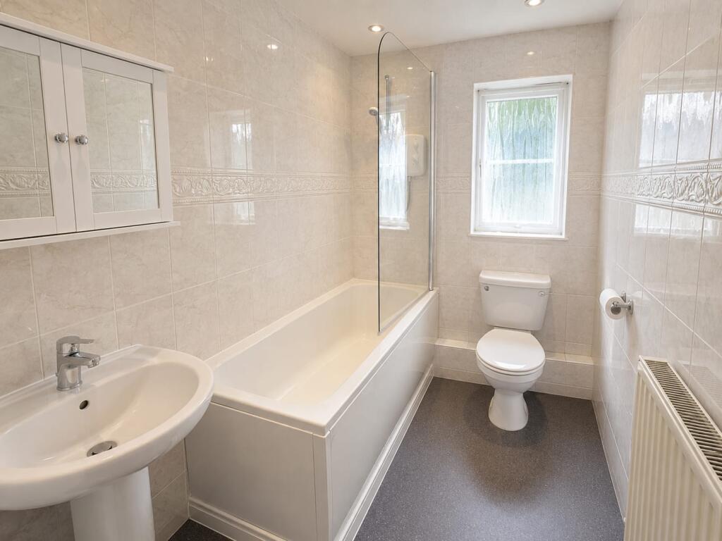 Apartment in Wilmslow, Cheshire East - More