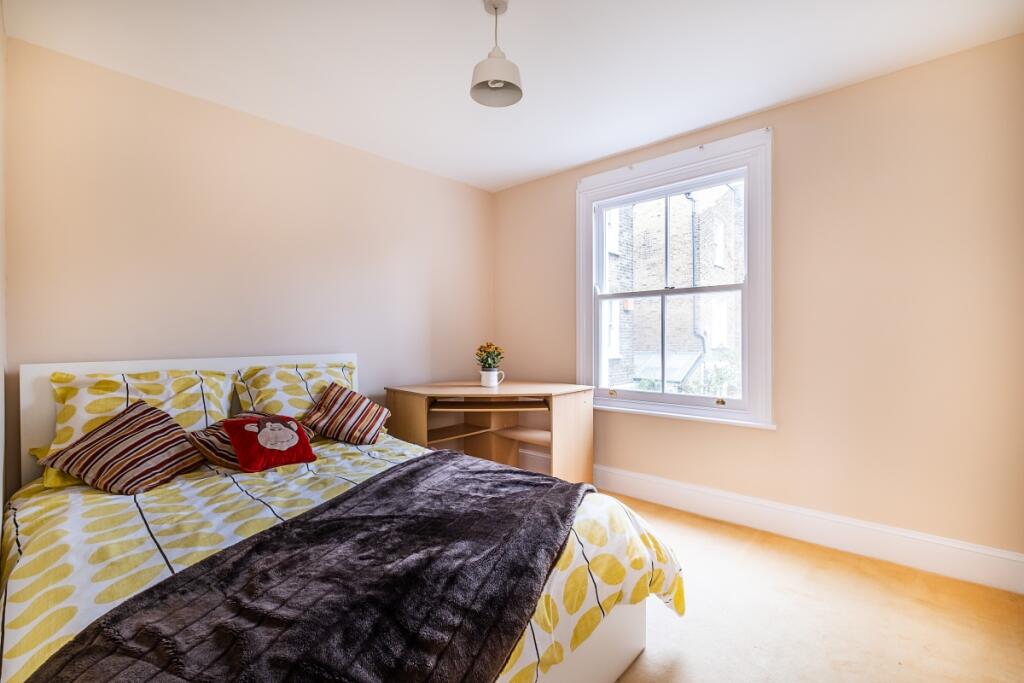 4 bedroom end of terrace house for rent