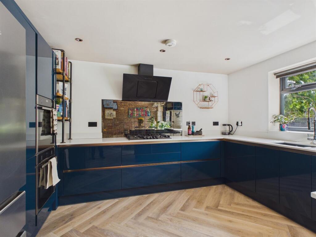 House in Worcester - View 4