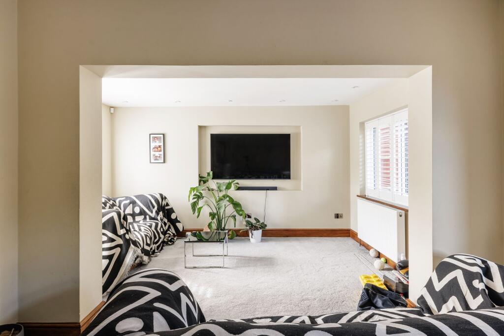 House in Croydon - View 3