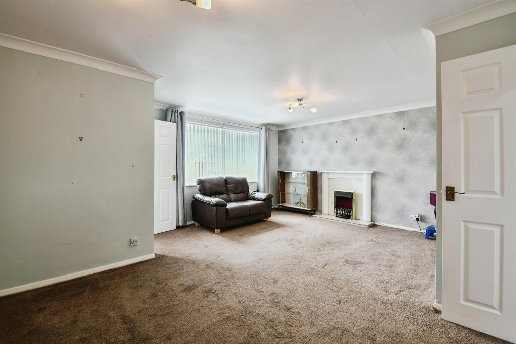 House in East Lindsey, Chapel St. Leonards - More