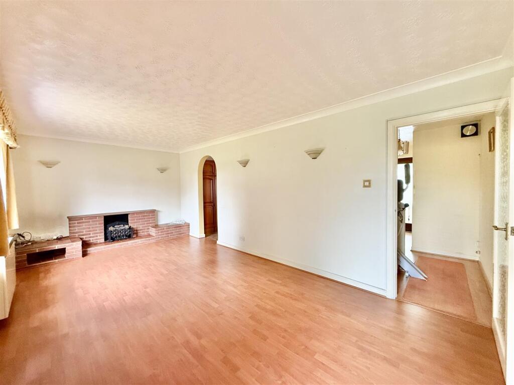 Galleywood Road, Great Baddow, Chelmsford photo 2