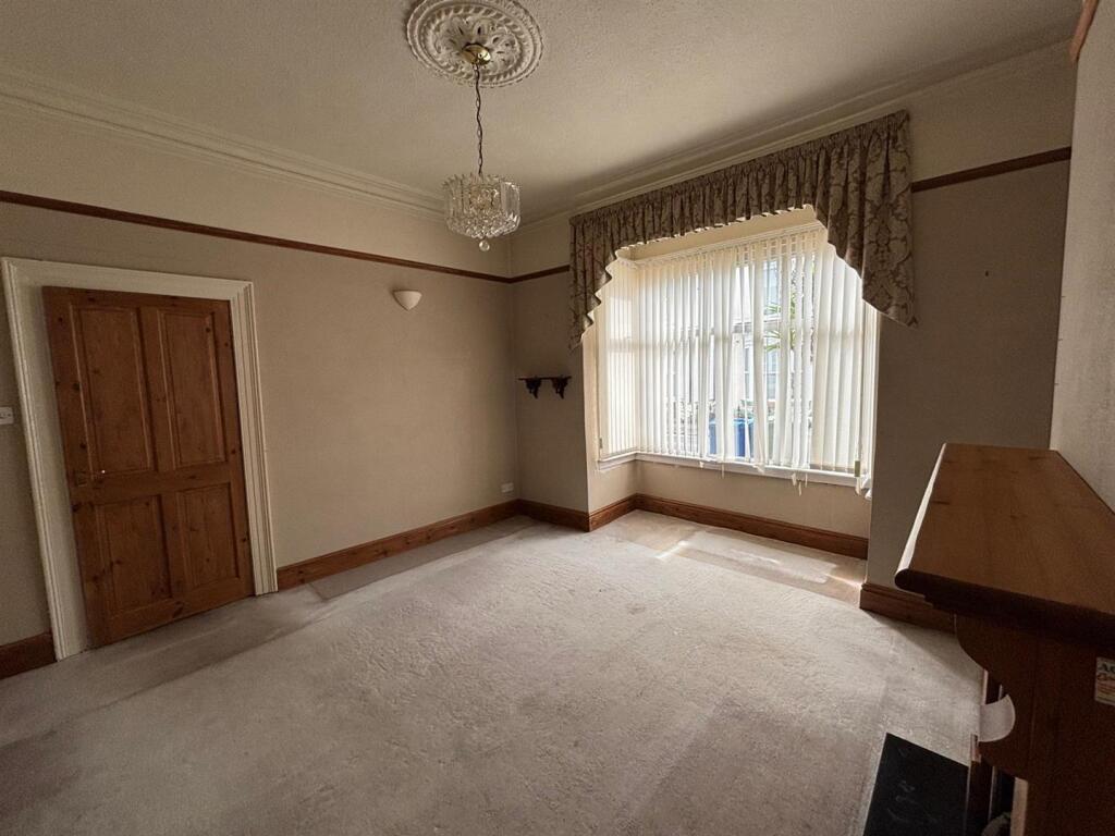 House in Hull - View 5