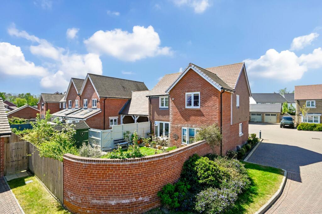 Long Meadow Drive, Smarden, Ashford, Kent, TN27 photo 2