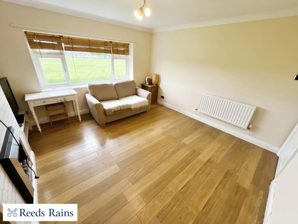 Apartment in Newcastle-under-Lyme, Staffordshire - View 2