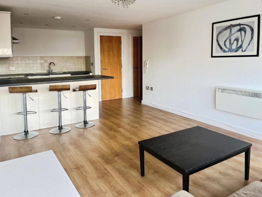 Apartment in Liverpool - More