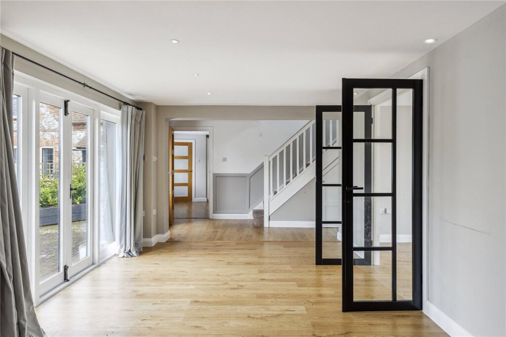 House in Hemel Hempstead - More