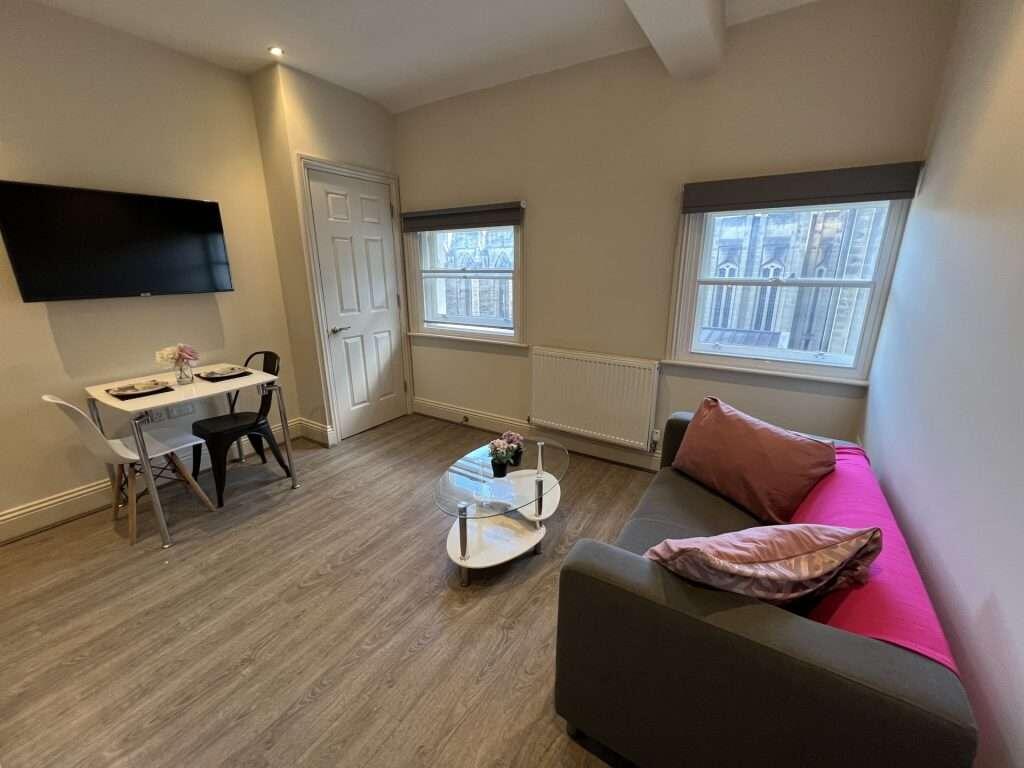 Apartment in Sheffield, Wicker, City Centre - View 2