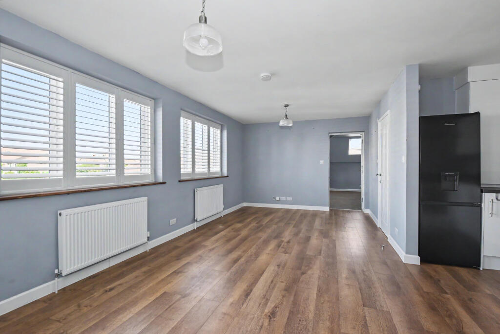 Apartment in Southend-on-Sea - More