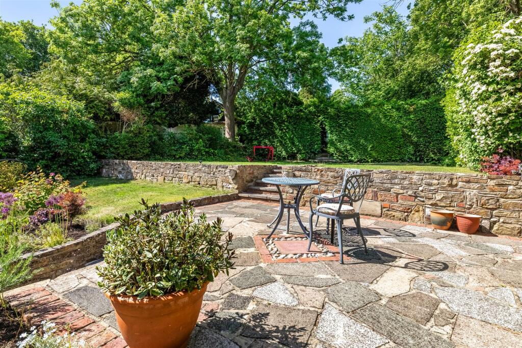 House in London - View 2