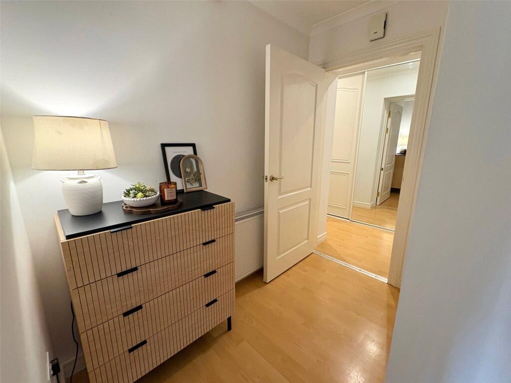 Apartment in Plymouth - More