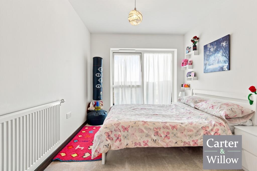 Apartment in Ilford - More