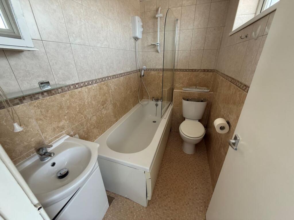 Apartment in Southend-on-Sea - More