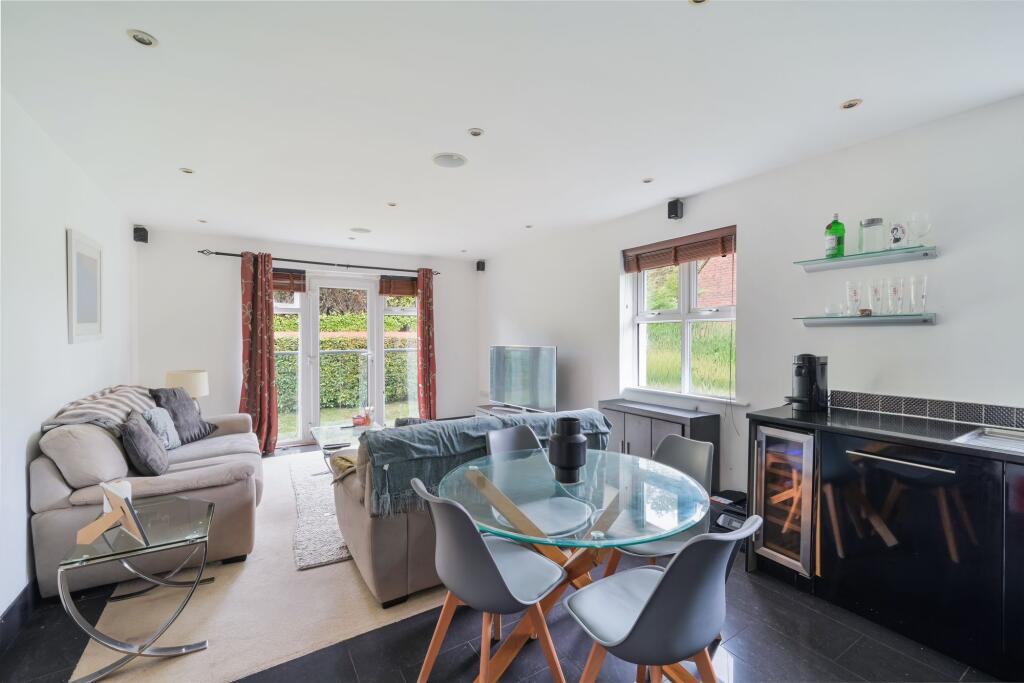 Apartment in Reigate and Banstead, Surrey - View 5