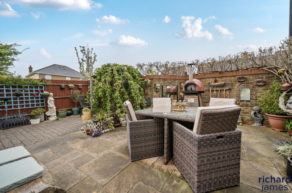 Eastbury Way, Redhouse, Swindon, SN25 photo 4