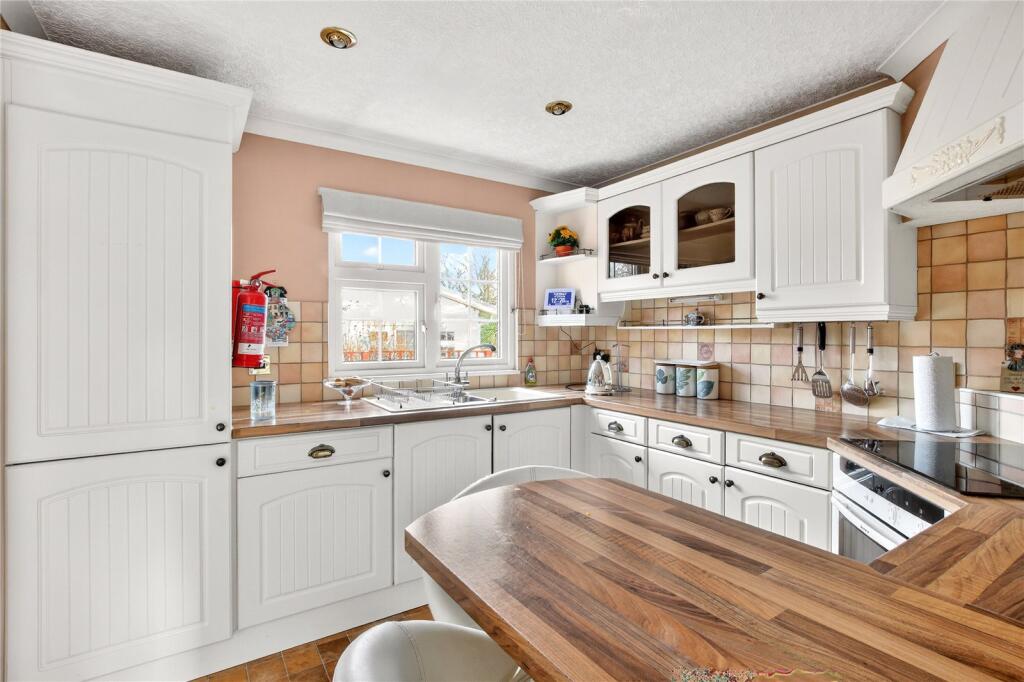 Maclaren Drive, Warfield Park, Bracknell, RG42 photo 2
