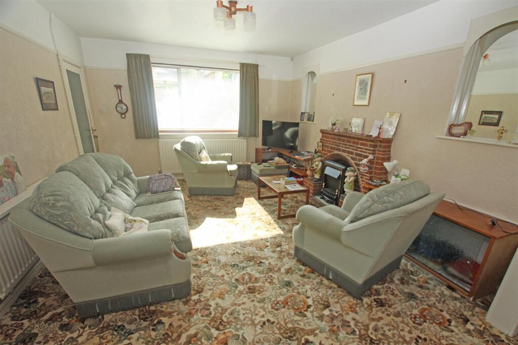 Burnham Drive, Bournemouth photo 3