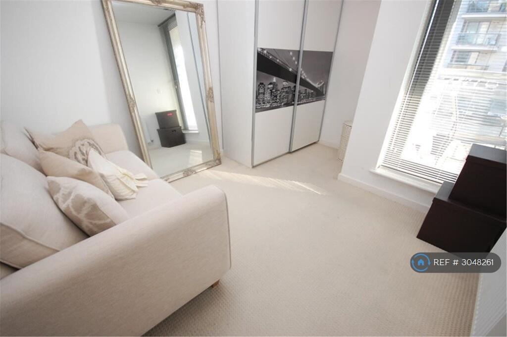 Apartment in Romford - View 3
