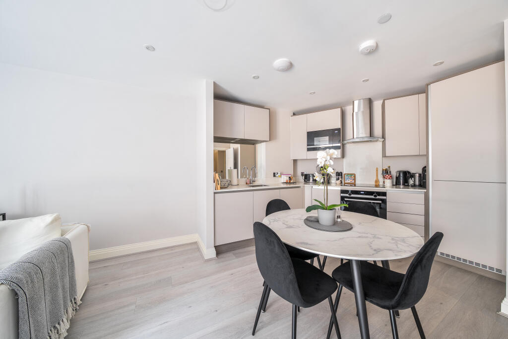 Apartment in Maidenhead, Fishery - View 3
