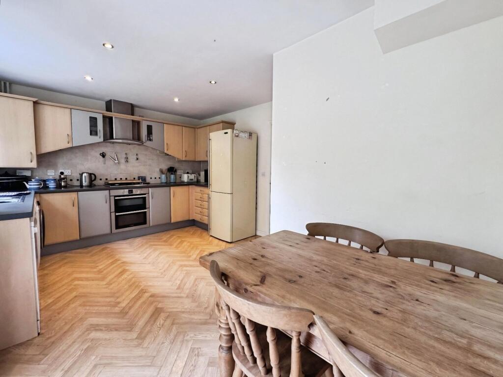 Laithe Hall Avenue, Cleckheaton, BD19 - View 2