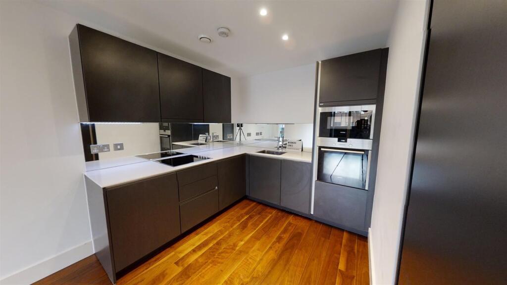 Main image of property: 121 Upper Richmond Road, London, Putney, SW15 2DU