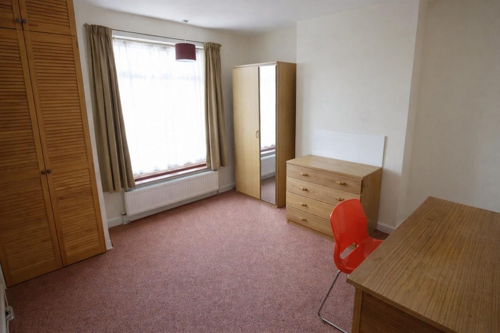 6 bedroom terraced house for rent