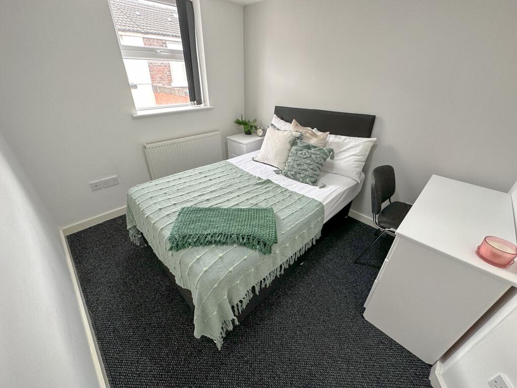 House in Liverpool, Kensington Fields, Kensington - More