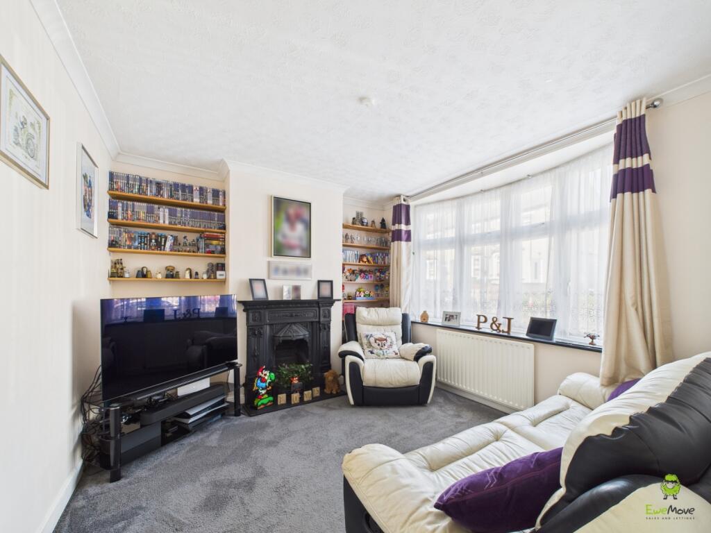 House in Dartford - More