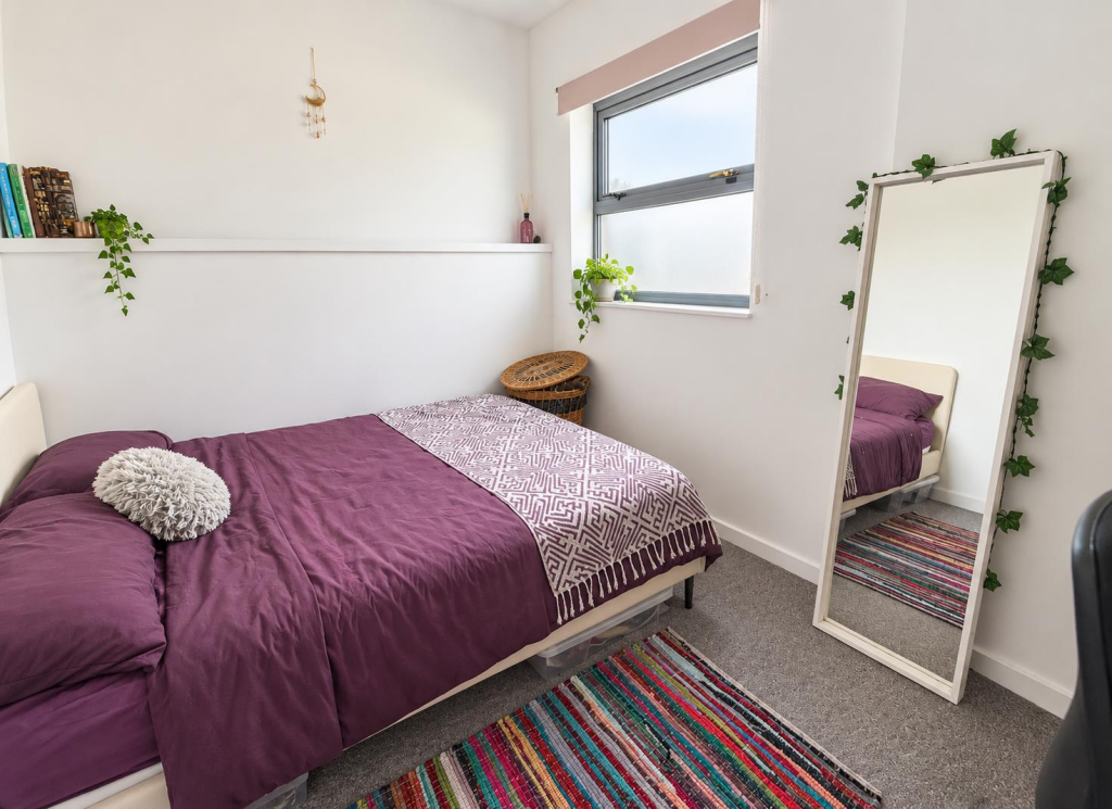 Apartment in Northampton - More