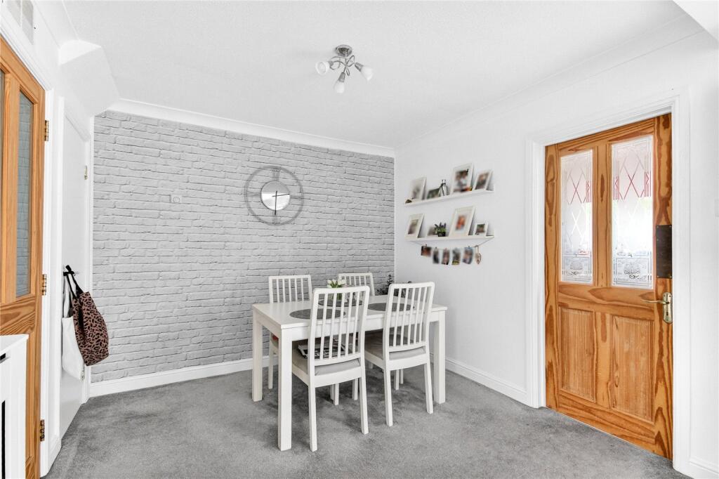 House in Bracknell, Birch Hill - More