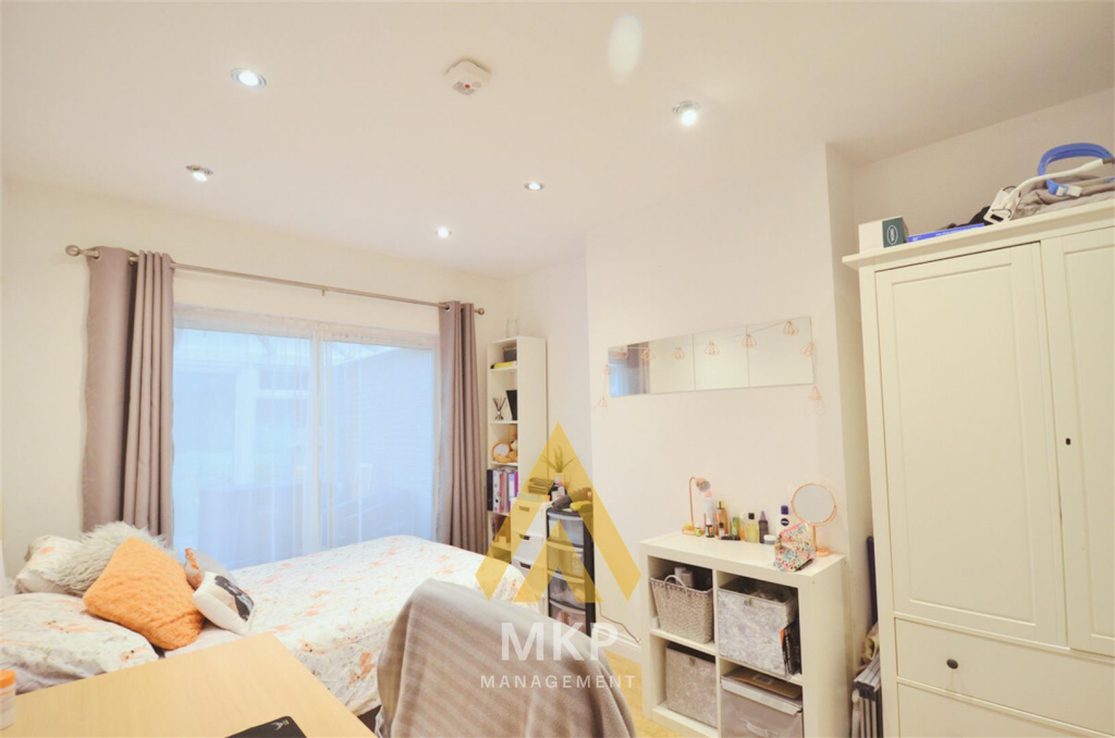 4 bedroom semi-detached house for rent