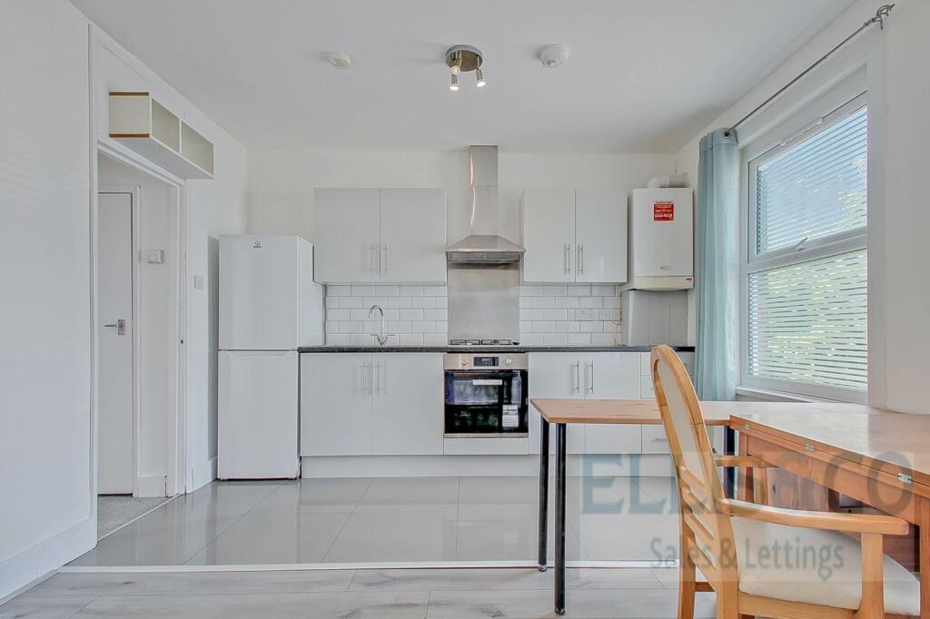 Apartment in London, Hanwell - View 4