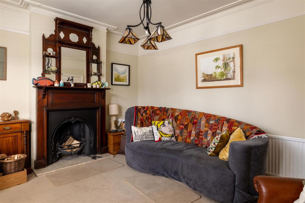 House in Reigate, Meadvale - View 4