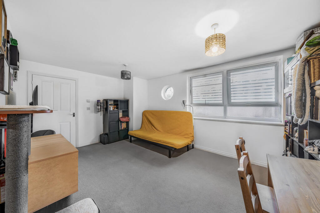 Apartment in Croydon - View 2