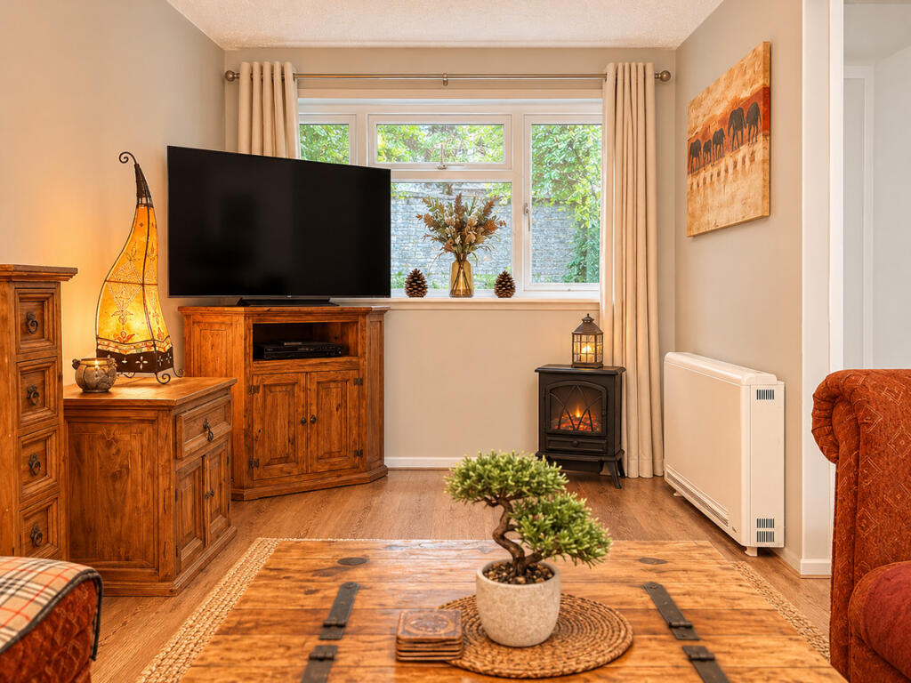 House in Romsey, Viney - More