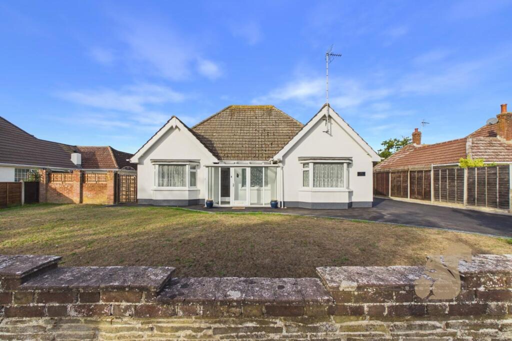 3-bed detached on Seaview Avenue, West Mersea, CO5, £550,000