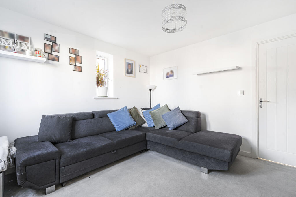 House in Vale of White Horse, Wellington Gate, Grove - View 2