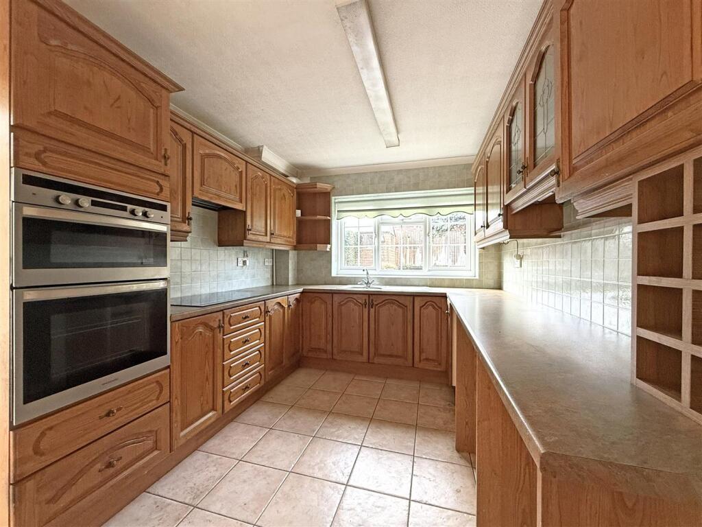 Manor Way, Belvidere, Shrewsbury photo 3