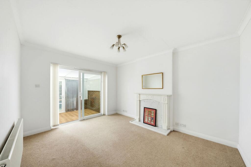 Donnington Road, Worcester Park, KT4 photo 3