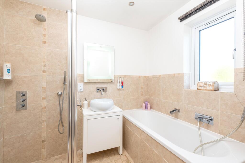 House in Stony Stratford, Calverton End - View 5
