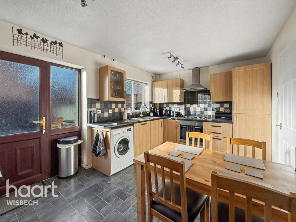 Peartree Way, Elm photo 3