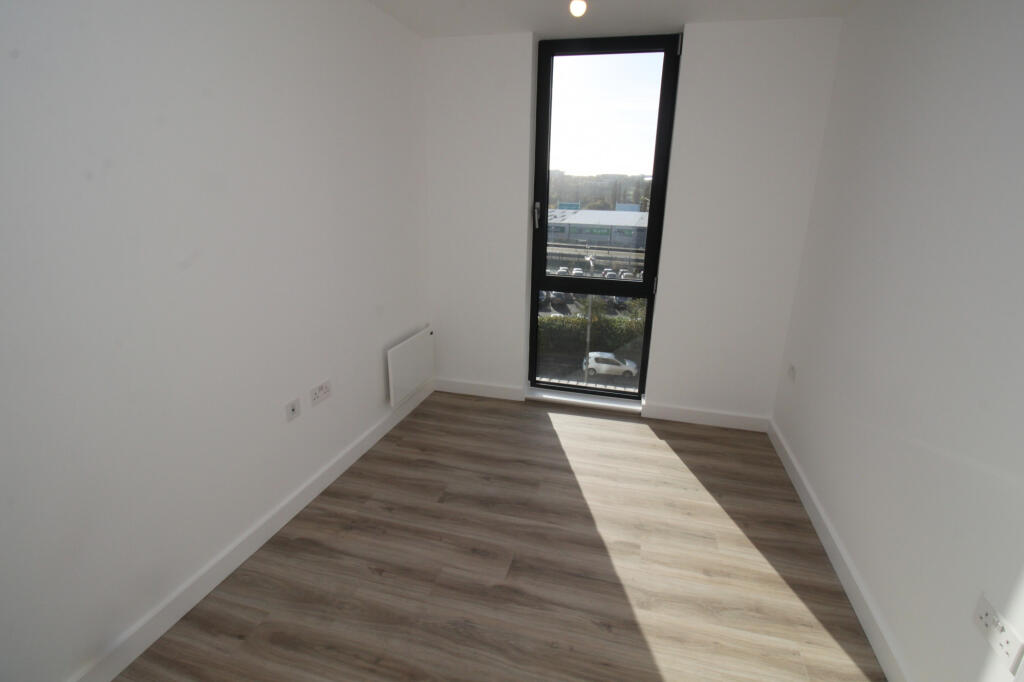 Apartment in Luton - View 4