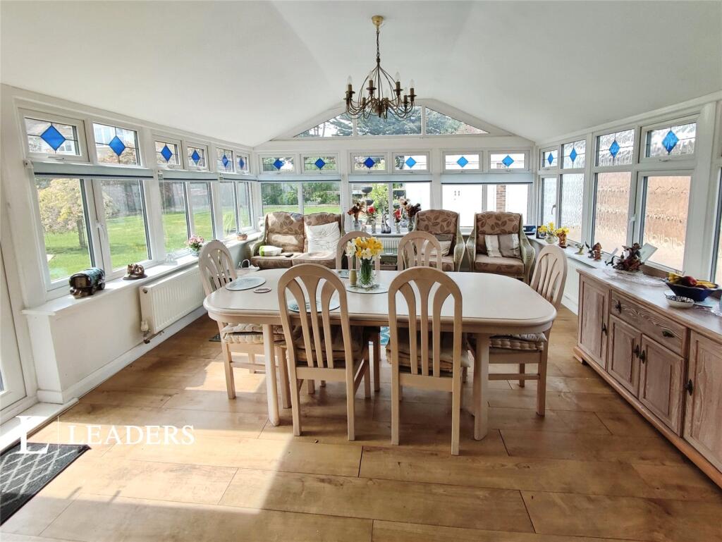 Tasman Close, Rustington, Littlehampton photo 2