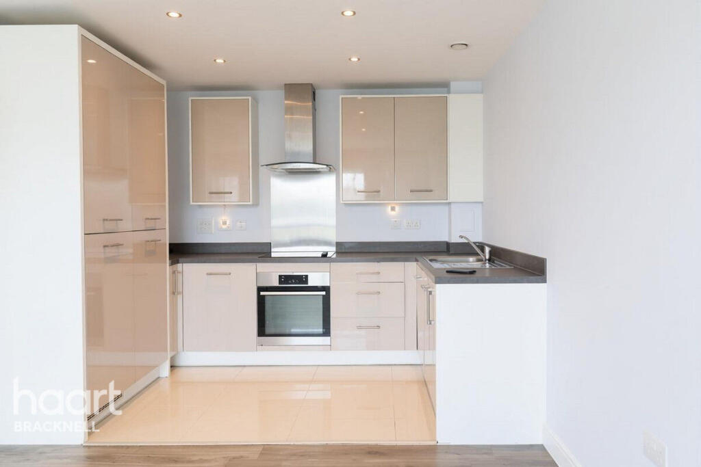 Apartment in Reading - View 5