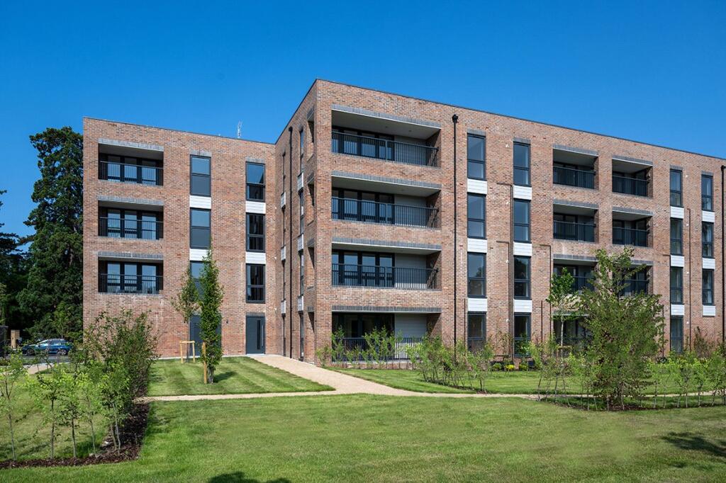 Main image of property: Oaklands Park, 2 Littleworth Road, Esher, KT10