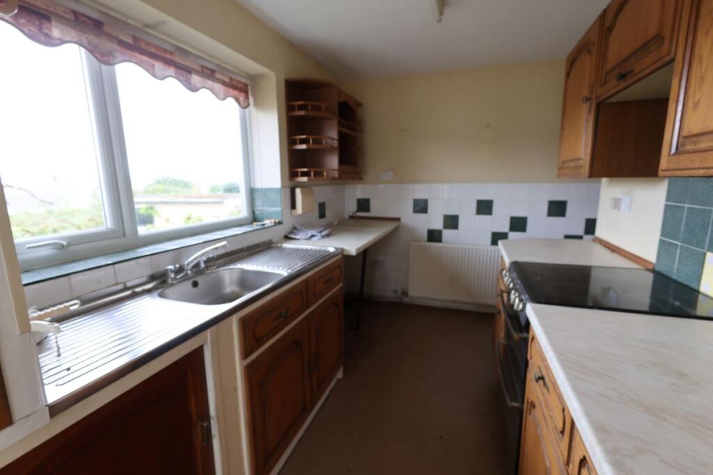 4 Glan Y Mor, Glan Conwy, Colwyn Bay, Conwy, LL28 5TA photo 3