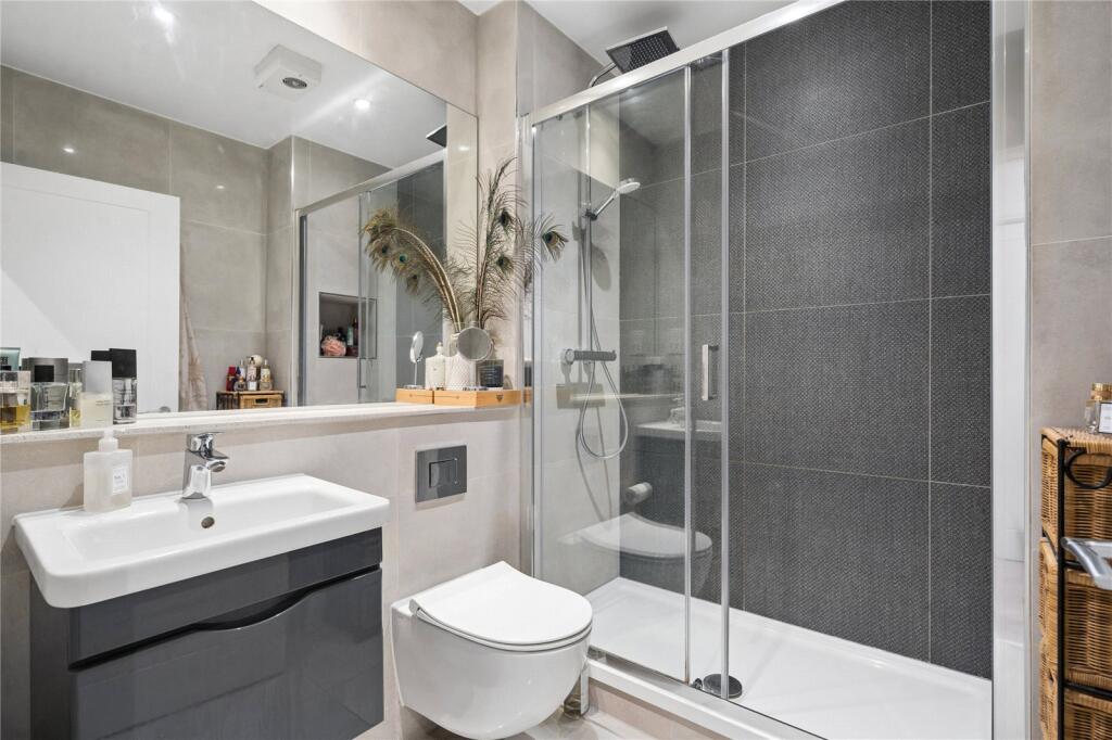 Apartment in Southall - View 4